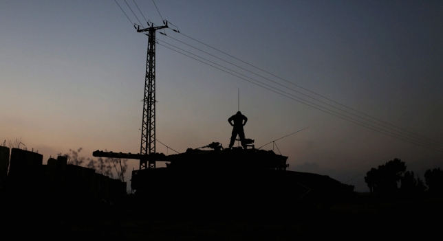 Tanque israelí al atardecer