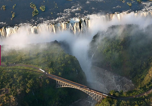 Un vertiginoso salto desde las Cataratas Victoria de Zimbabue