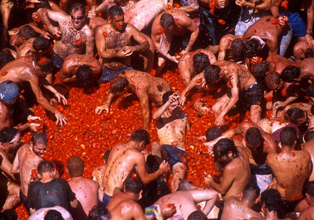 La famosa fiesta de La Tomatina en Buñol (Valencia) deja el sabor español en esta lista de planes turísticos que nos gustaría llevar a cabo