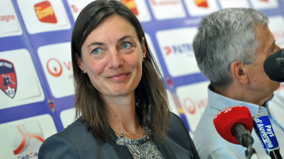 la primera mujer en dirigir un equipo profesional de futbol.