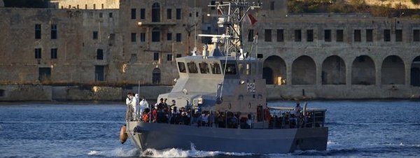 Autoridades de Malta rescatan naufragio