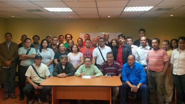 Dirigentes de Bandera Roja en rueda de presnsa