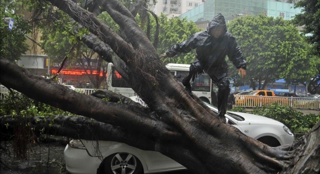 China bajo alerta naranja por tifón