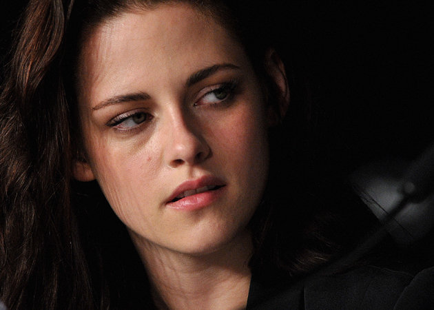 Kristen Stewart close up triste