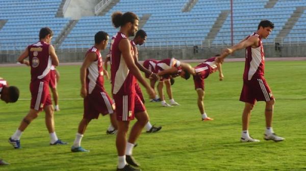 Vinotinto masculina entrenando