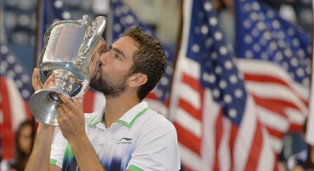 Marin Cilic celebra la copa del Abierto de los EU