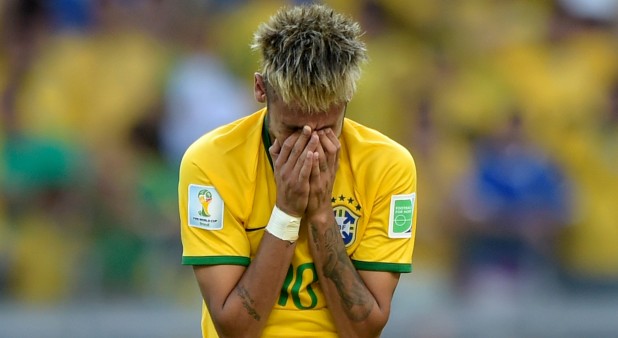 Neymar lamenta el fallo de un gol