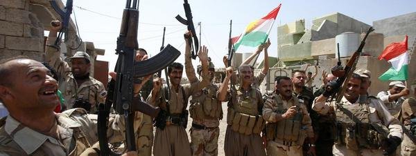 Peshmergas celebran conquista de una ciudad