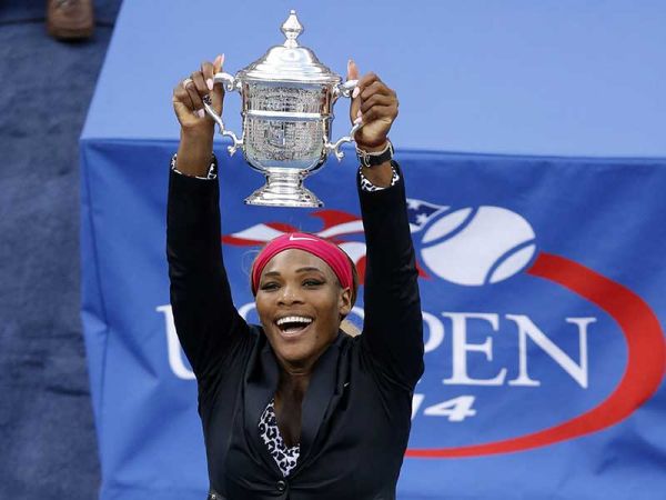 Serena William exhibe copa de campeona