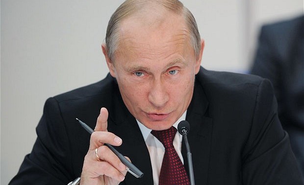 Vladimir Putin con gesto de advertencia