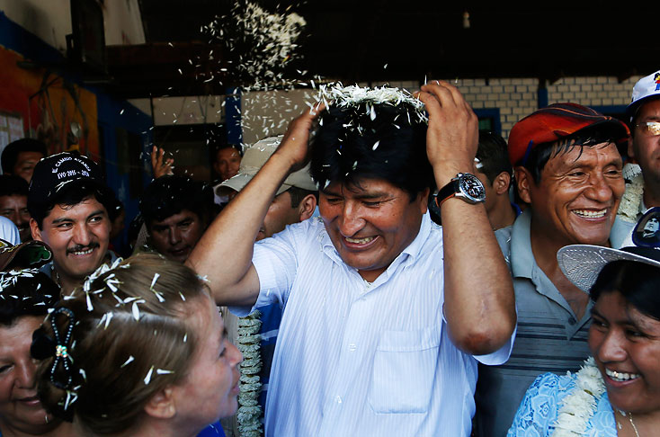 Evo Morales recibe mixtura para la suerte