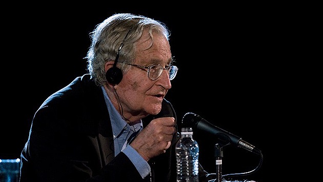 Noam Chomsky en video conferencia