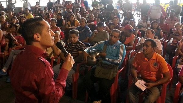 Robert Serra en un miting