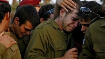 Soldados israelíes lloran