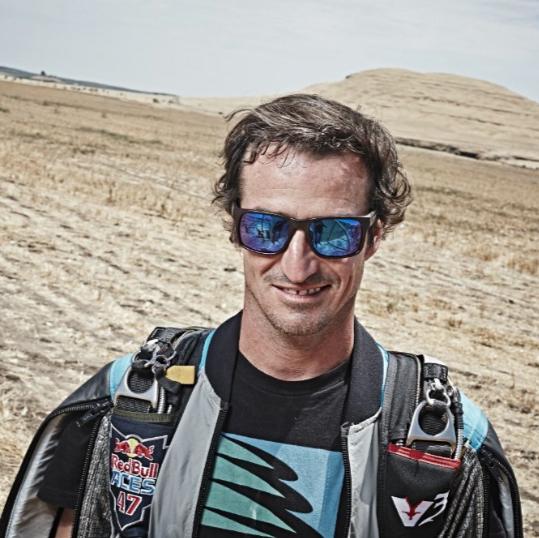 Carlos Pedro Briceño - practicante de Wingsuit 