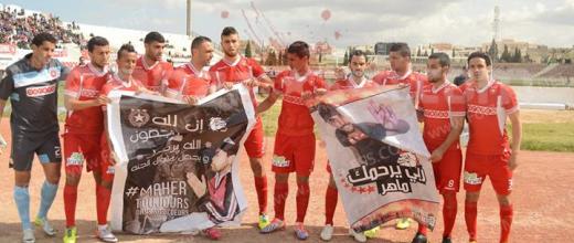 Equipo tunecino de futbol con bandera del EI
