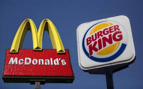 La cadena Burger King propusó a Mc Donald's realizar una hamburguesa juntos. La propuesta se podría definir como crear un nuevo producto en conjunto con el motivo de celebrarse el día de la Paz, el próximo 21 de septiembre, y venderla en un restaurante que abriría solo para la ocasión en Atlanta. especial por un día.