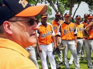 Según informaciones que se dieron a conocer en las redes sociales, las Águilas del Zulia contratarían a par de importados para reforzar el conjunto en la próxima temporada. El lanzador cubano, Miguel González y el jardinero estadounidense Lane Adams.