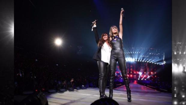 omo parte de su esperada gira "1989 Tour", la cantante Taylor Swift llenó el Stapless Center de Los Ángeles y subió al escenario junto a la famosa interpreté Alanis Morissette de 41 años