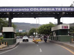 Después de las medidas anunciadas por el gobierno venezolano sobre el cierre temporal de la frontera con Colombia, entre el estado Táchira y el departamento Norte de Santander , 24 mil colombianos han quedado "sin empleo", así lo informó esta mañana el candidato a alcalde de Cúcuta, Jorge Acevedo, por el partido cambio radical.