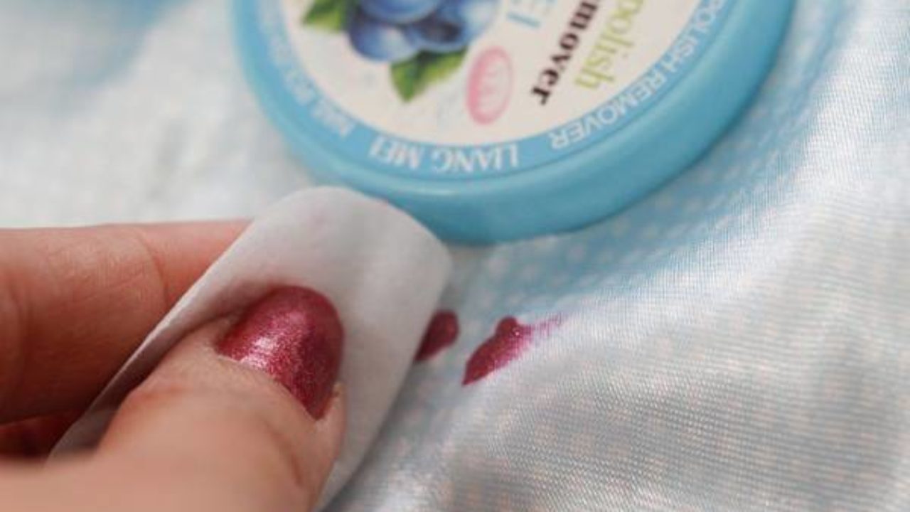 quitar manchas de esmalte de uña en la ropa? (+Vídeo)