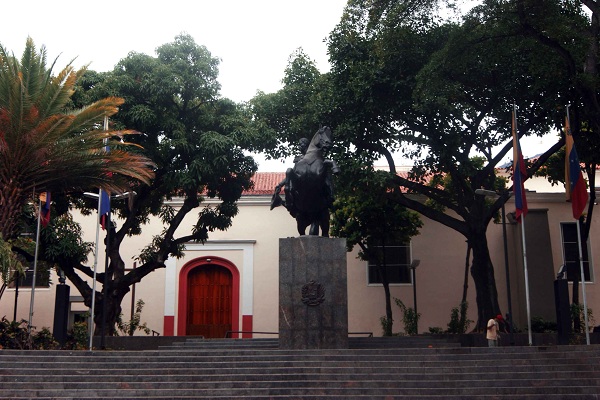 Plaza Bolívar de Chacao&#39; la historia de un pueblo que se levantó