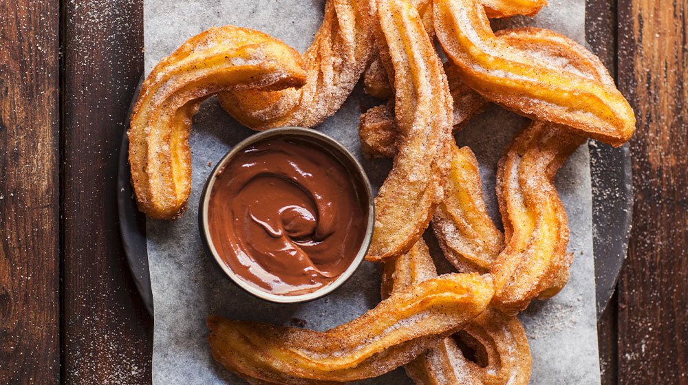 Aprende cómo preparar churros caseros.